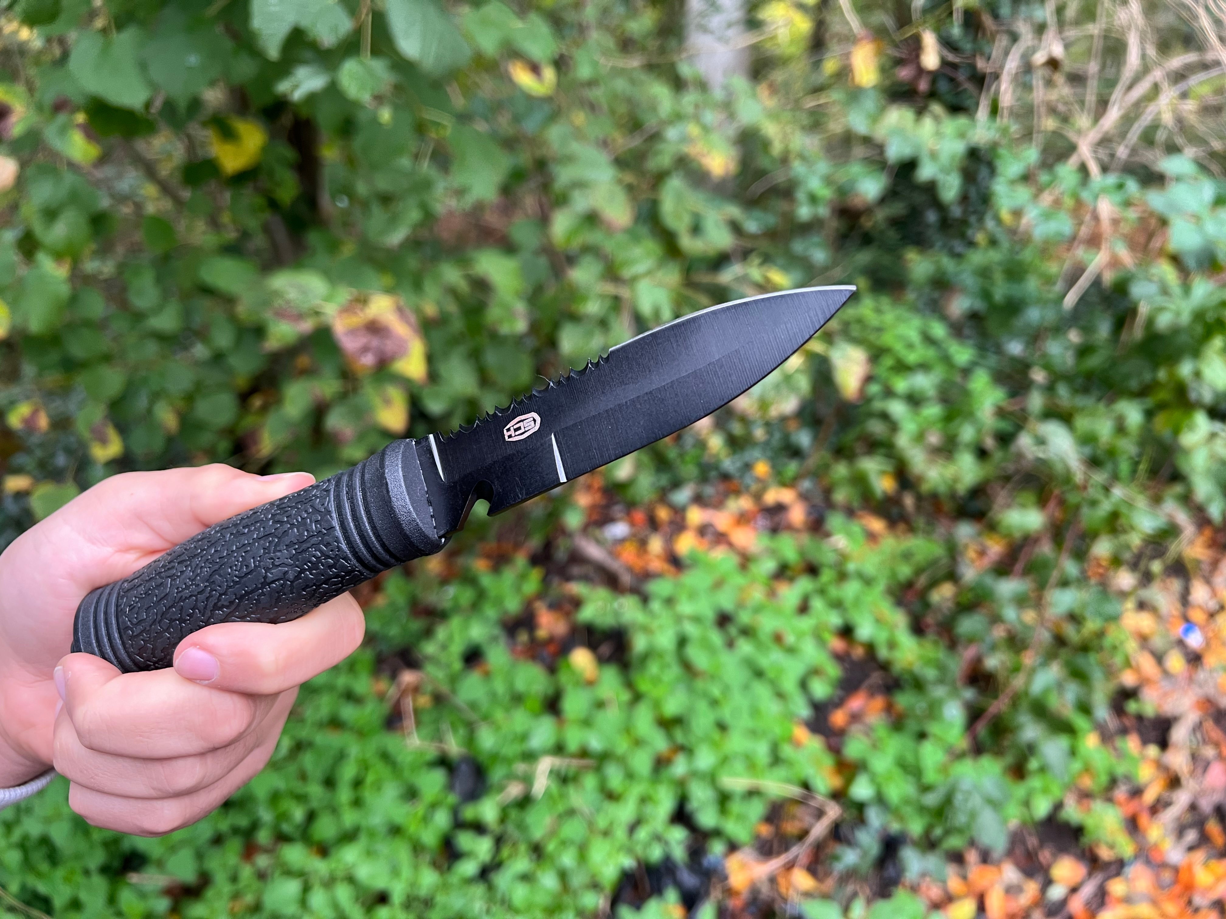 Compact Tactical Belt Knife-Black stainless steel blade & polymer handle-Incl. Belt clip sheath