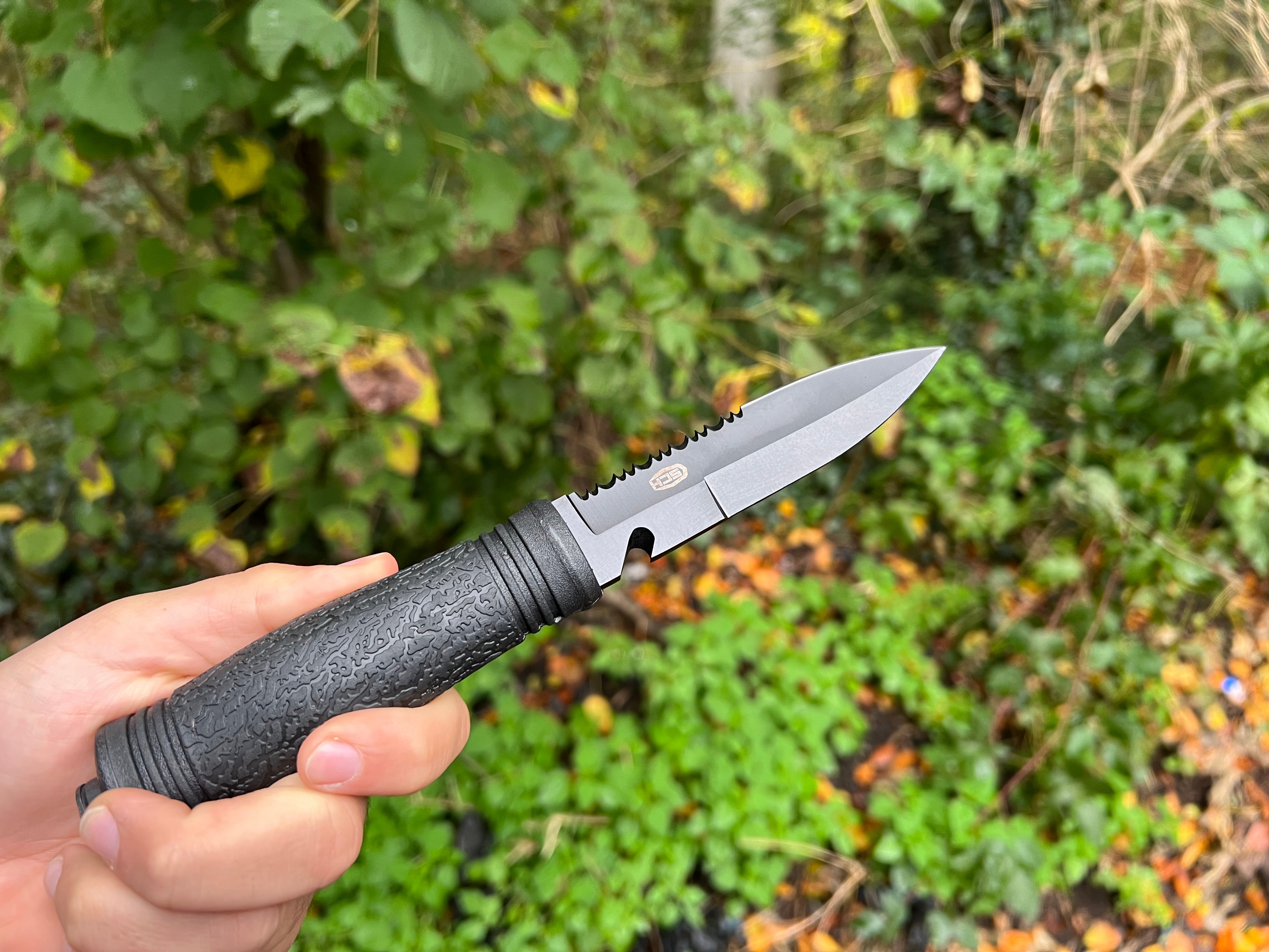 Compact Tactical Belt Knife-Black stainless steel blade & polymer handle-Incl. Belt clip sheath