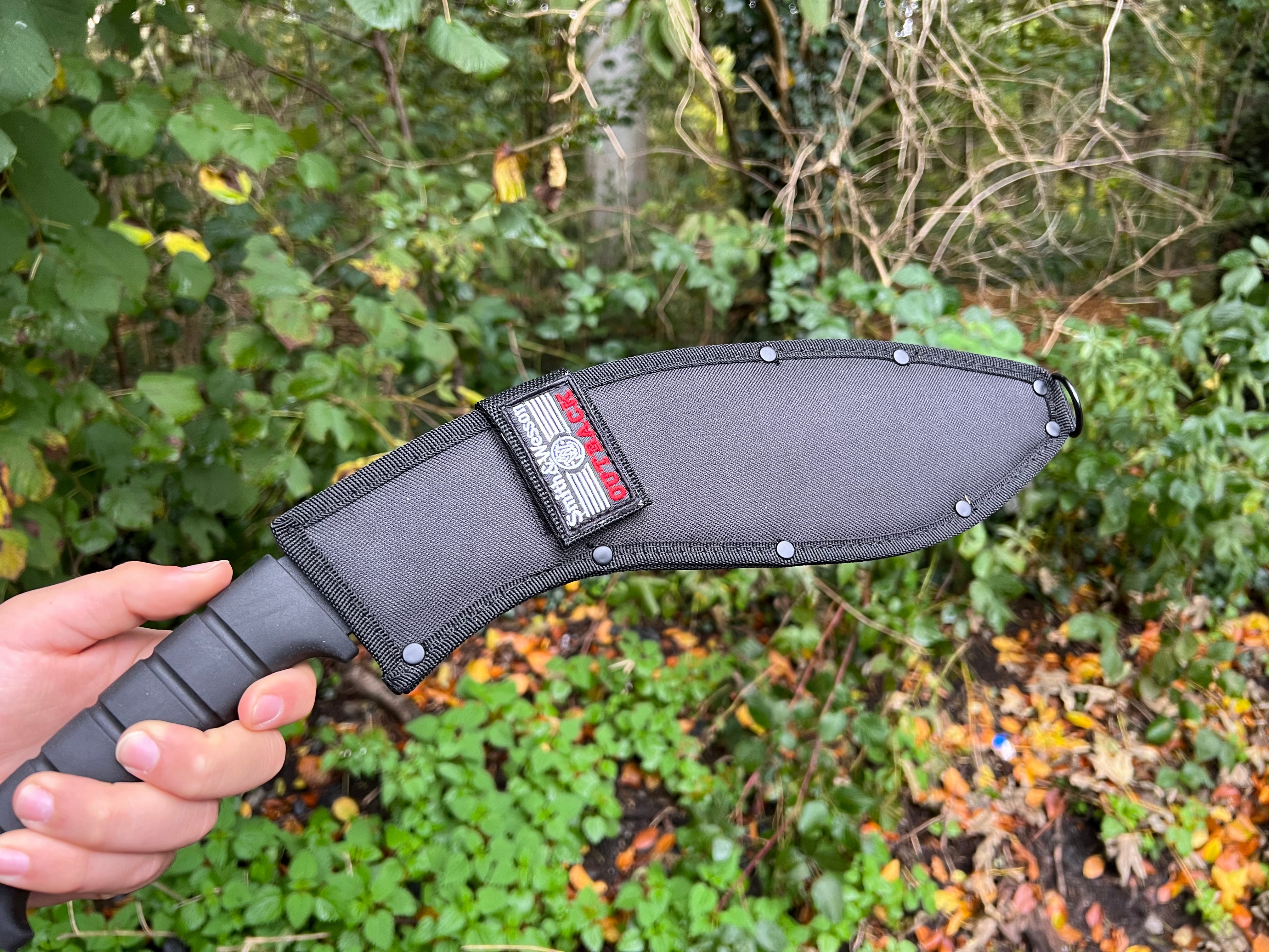 Smith & Wesson Outback Kukri - Robust bush knife with safe grip and nylon sheath
