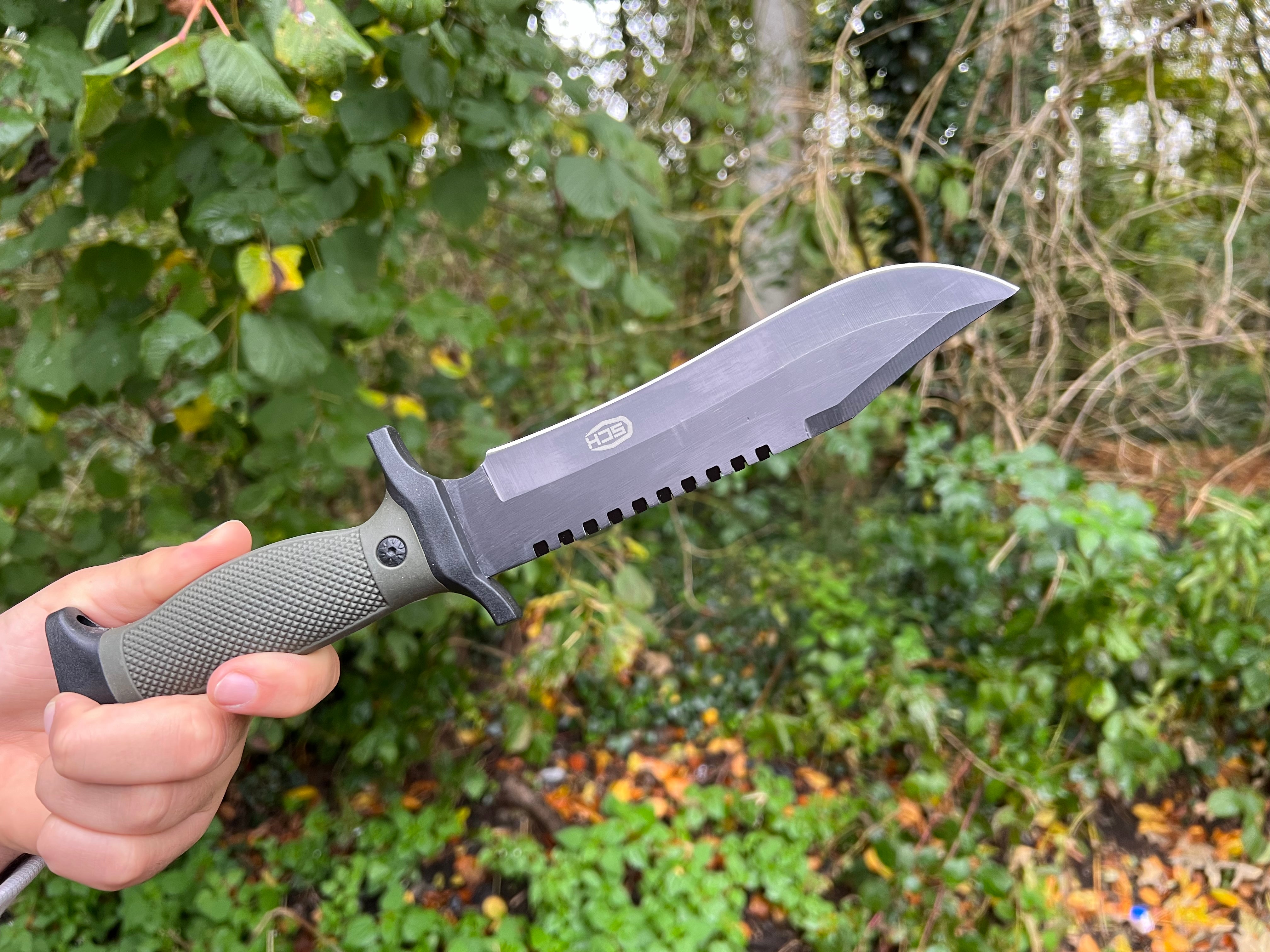 Outdoor Hunting Knife "Forest Ranger" - Robust Stainless Steel Blade in Black-Olive Rubberized Handle-Incl. Polymer sheath with belt and leg urts