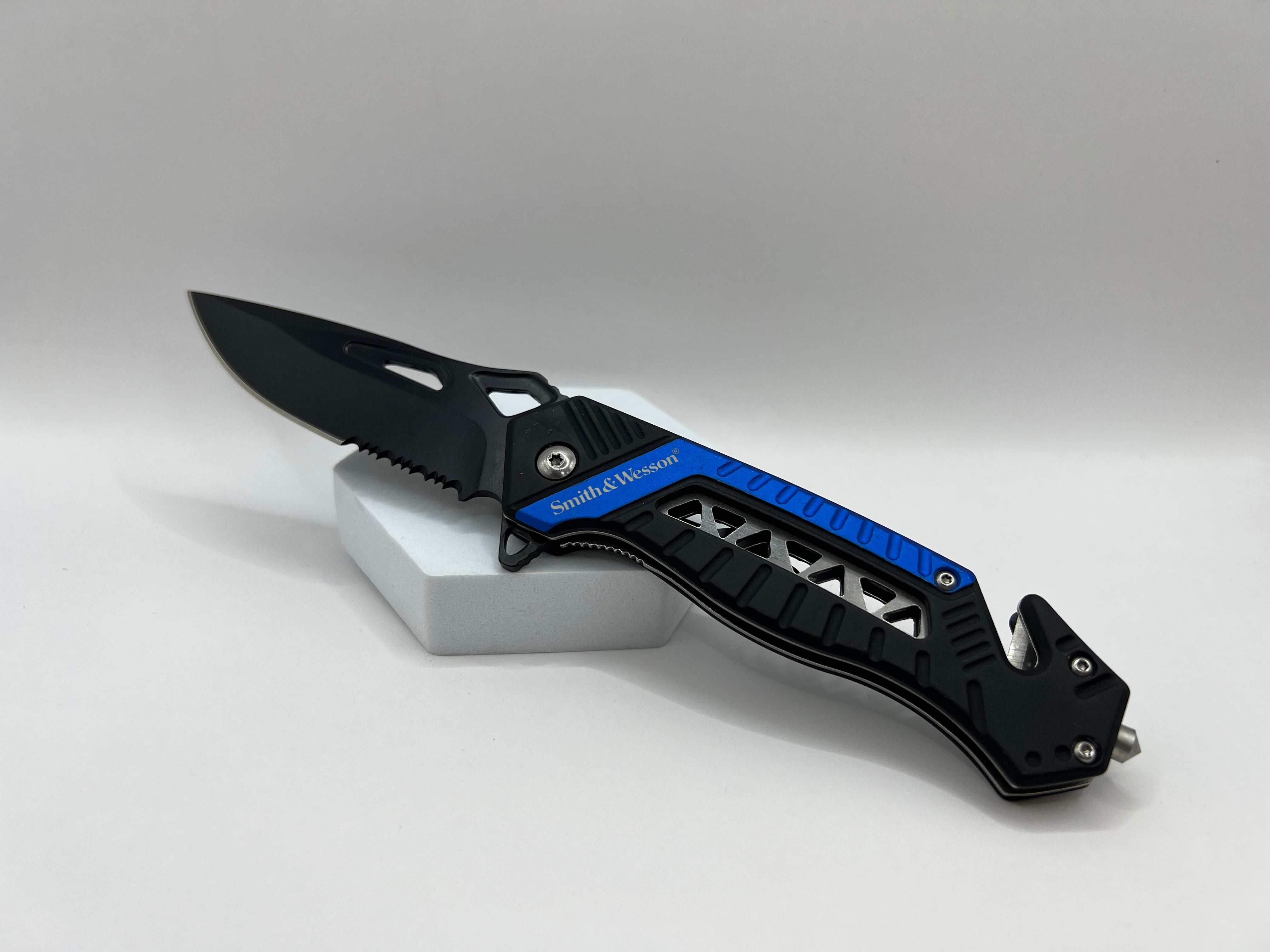 Smith & Wesson Rescue Taschenmesser Blau - Zuverlässige Leistung für Rettungs- und Alltagssituationen