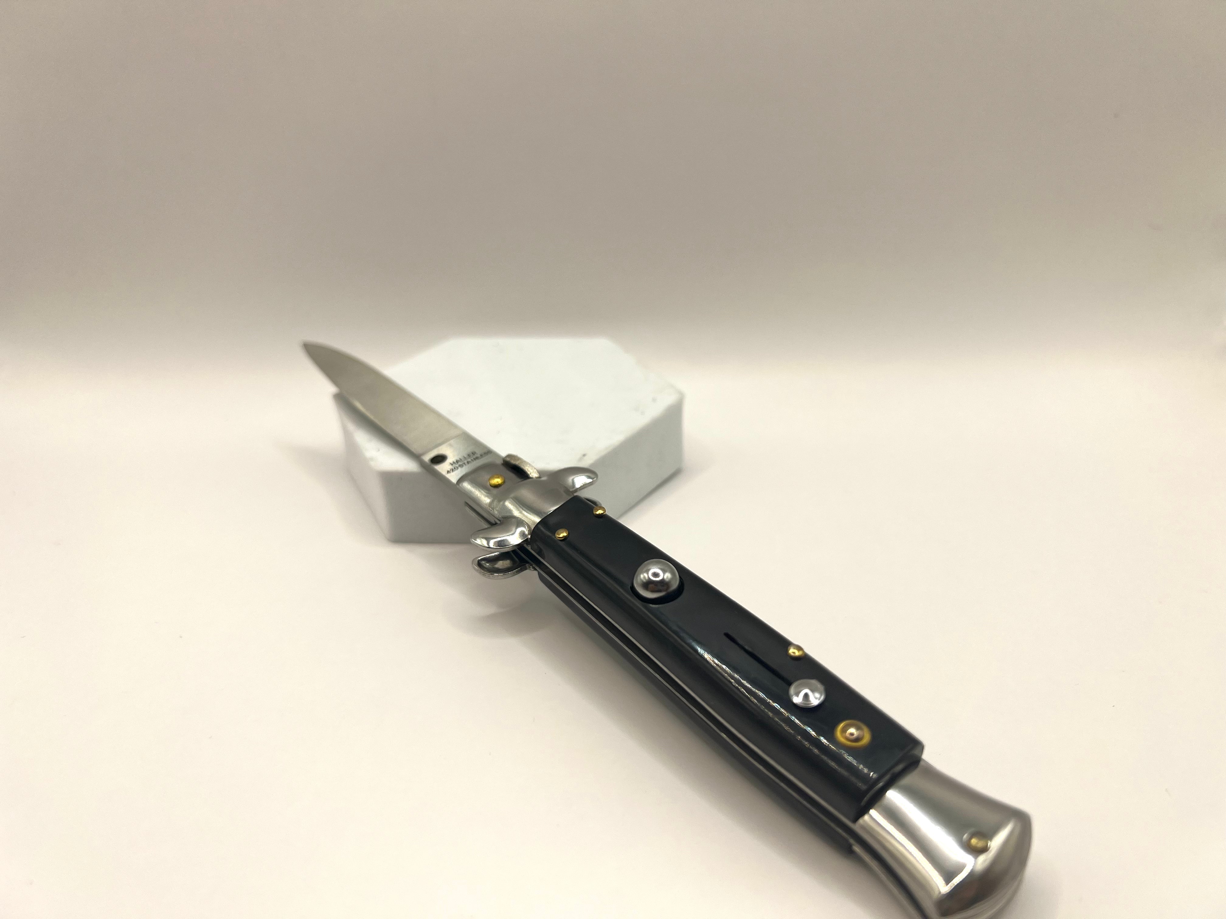 Federunterstütztes Stiletto in schwarz