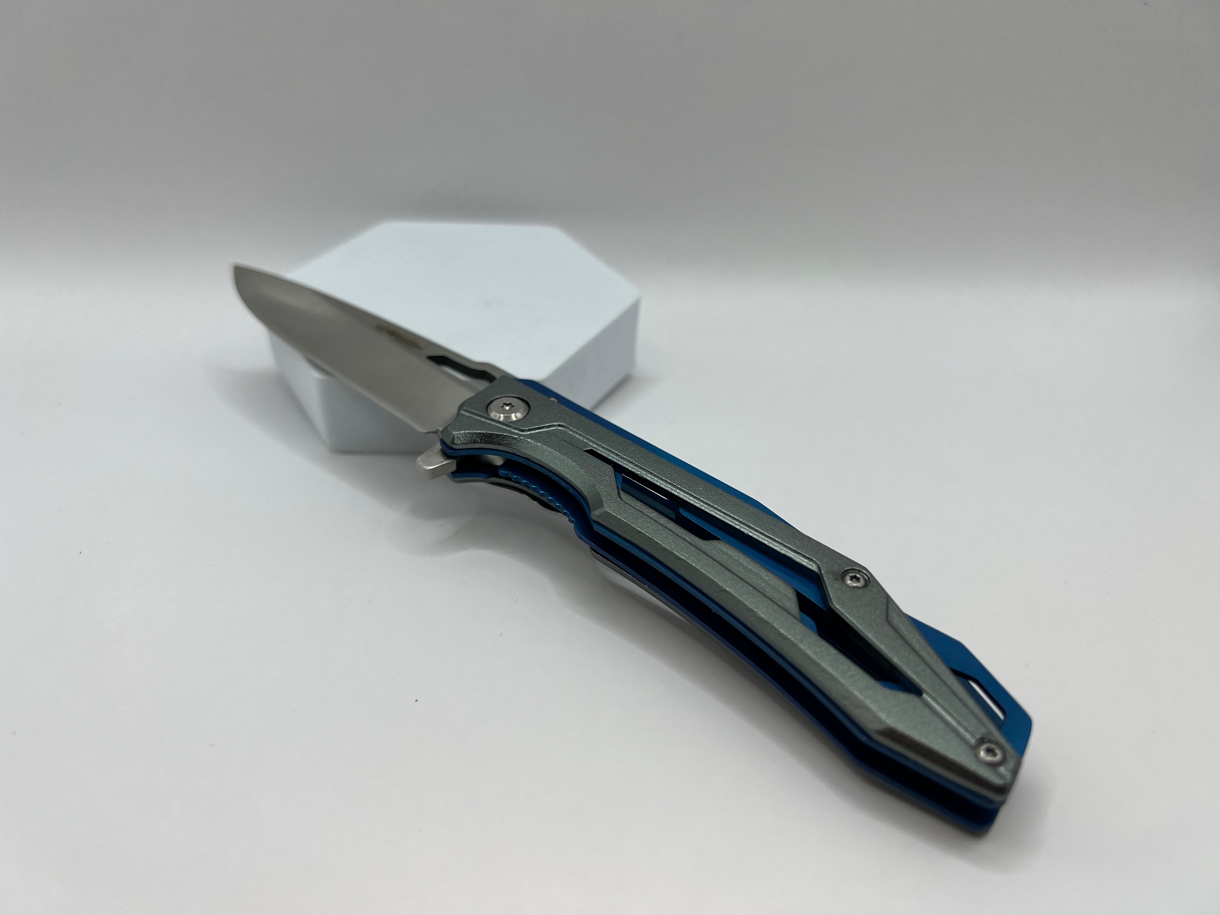 Stilvoll und zuverlässig - Das Metall-Taschenmesser in elegantem Design