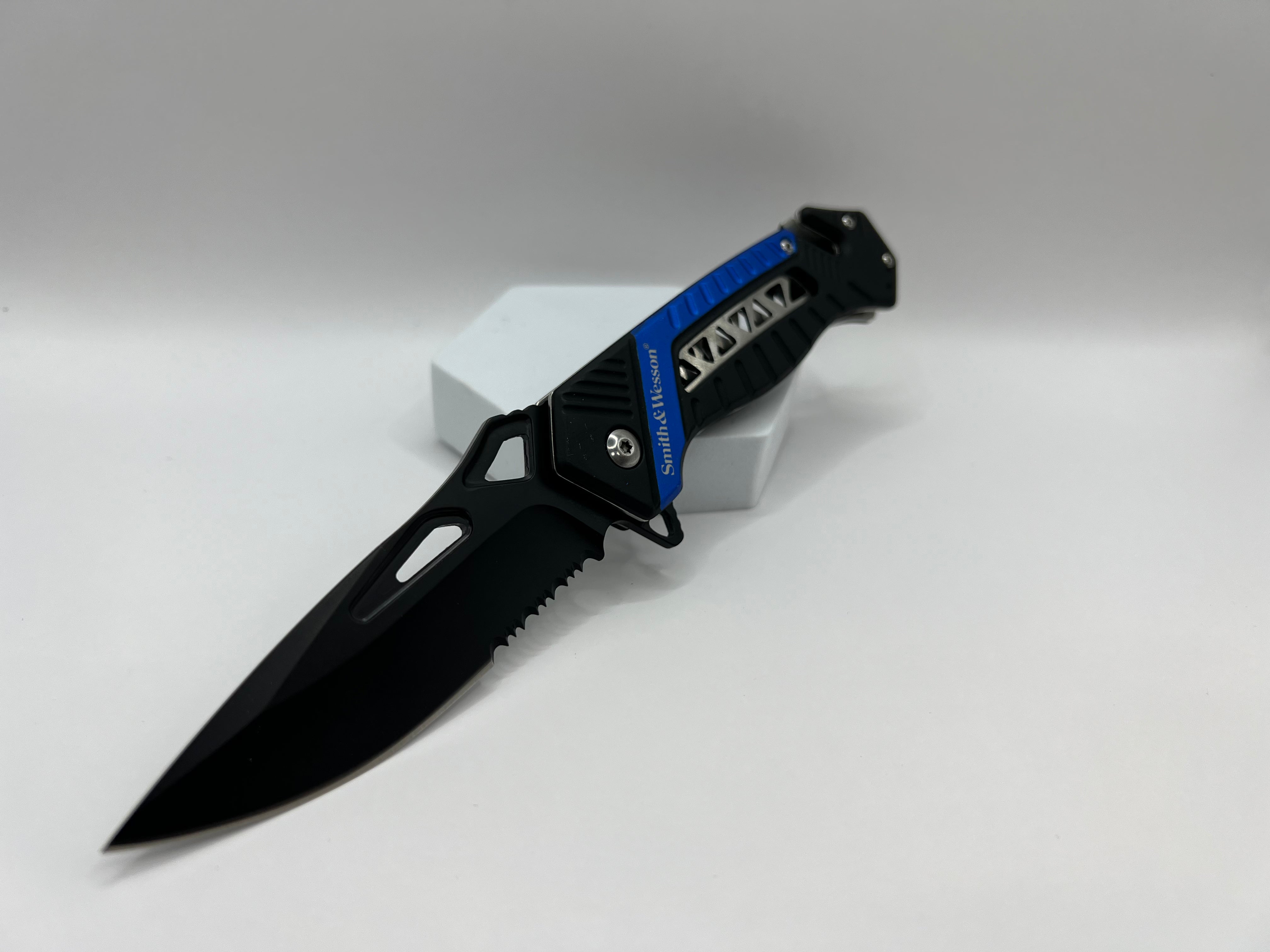 Smith & Wesson Rescue Taschenmesser Blau - Zuverlässige Leistung für Rettungs- und Alltagssituationen