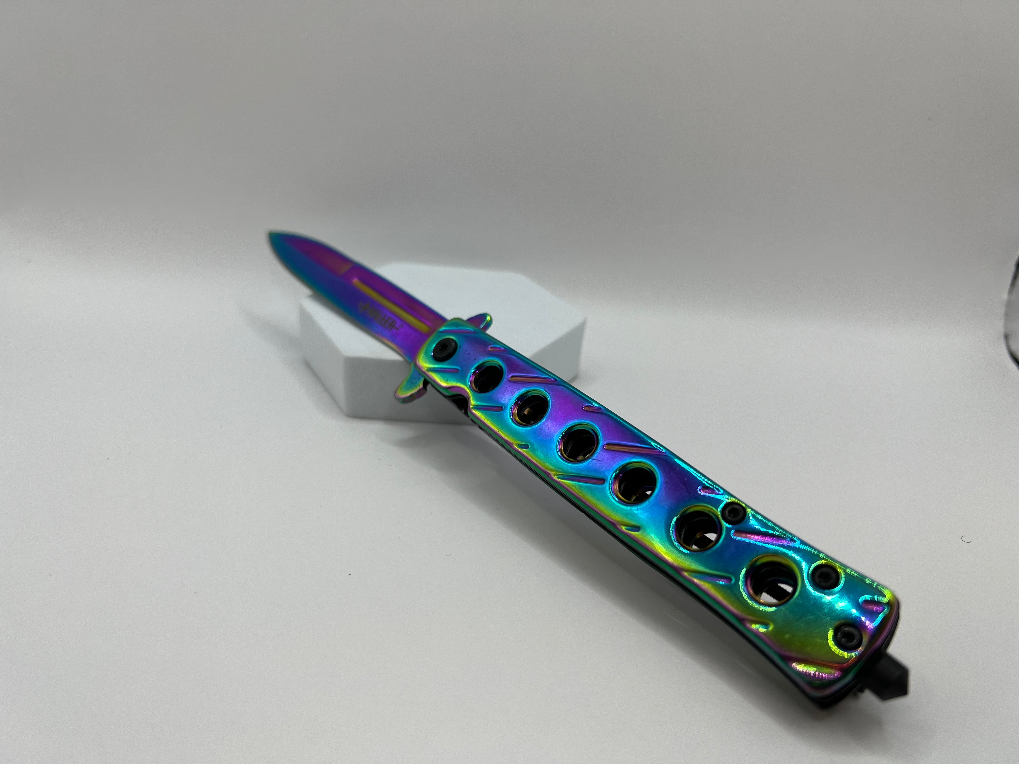 Stiletto Rainbow-A colorful pocket knife with a vivid appearance