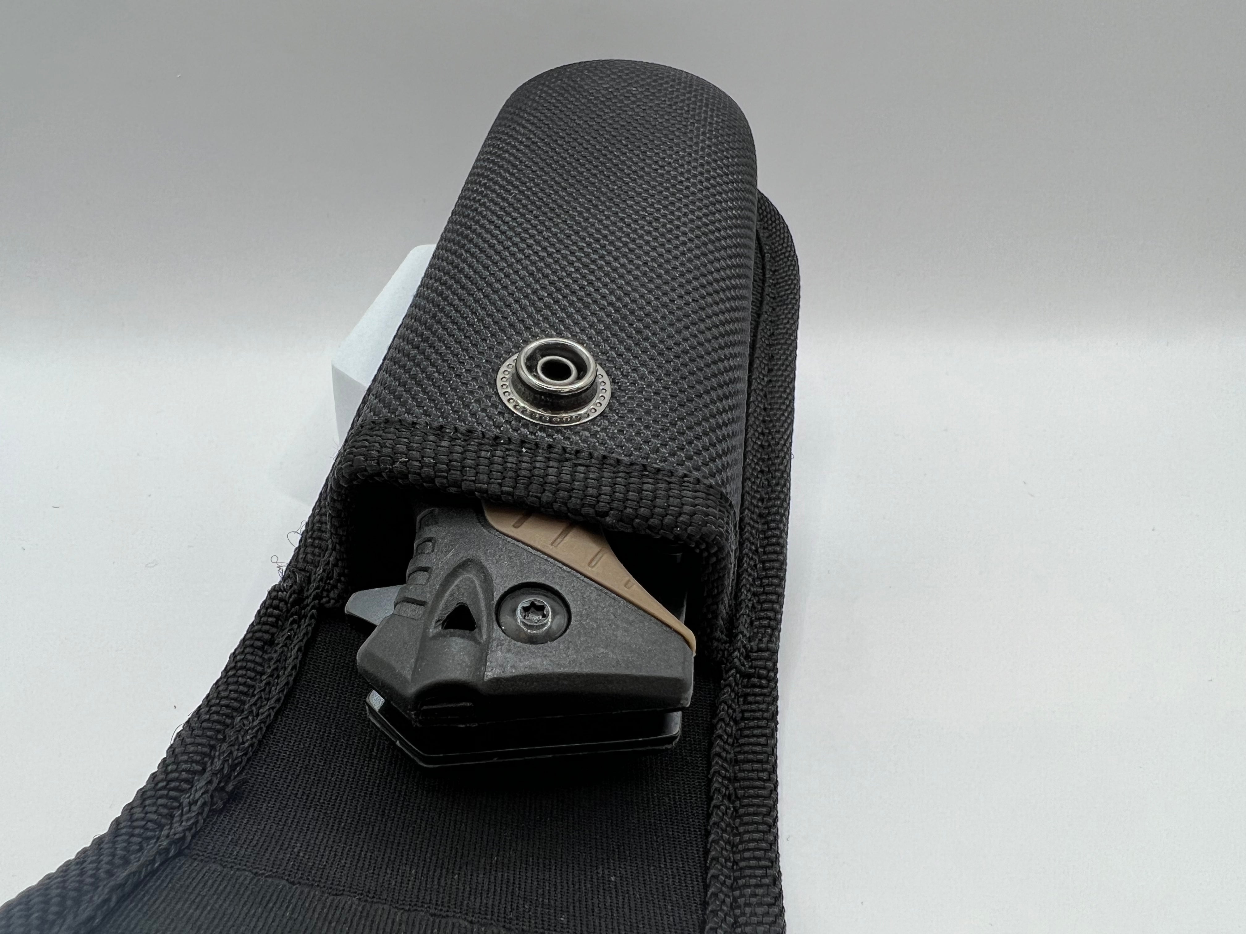 The Nightingale - Robust pocket knife for versatile inserts