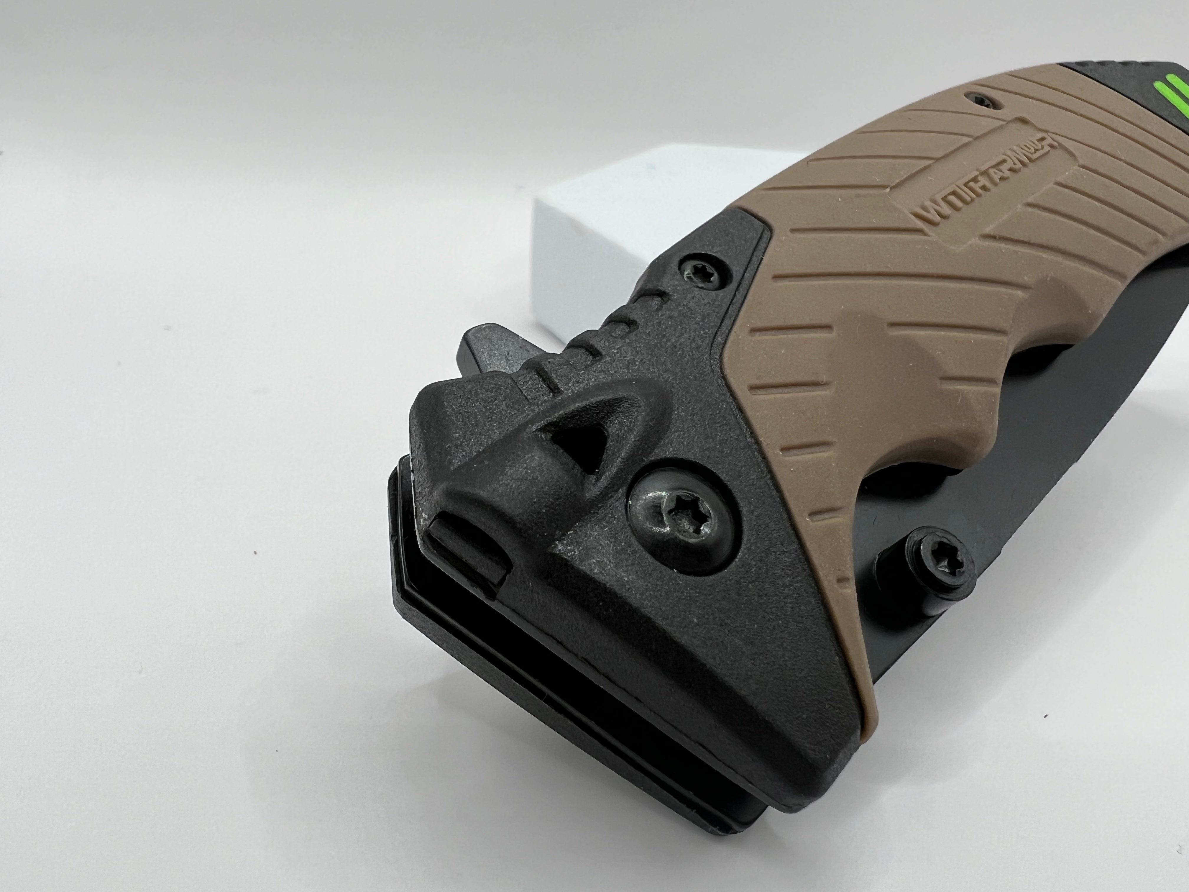 The Nightingale - Robust pocket knife for versatile inserts