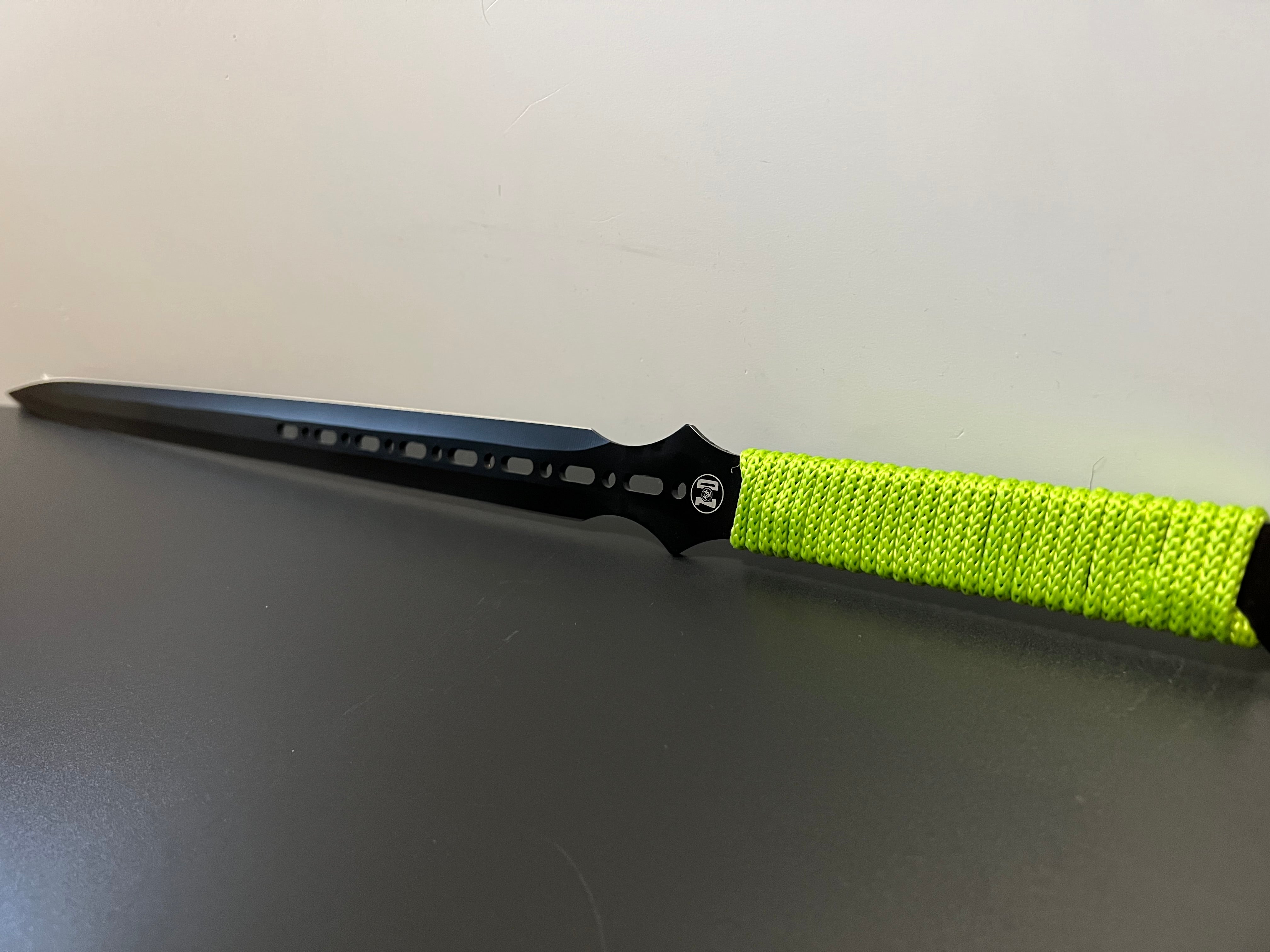 Zombie apocalypse sword with 2 throwing knives