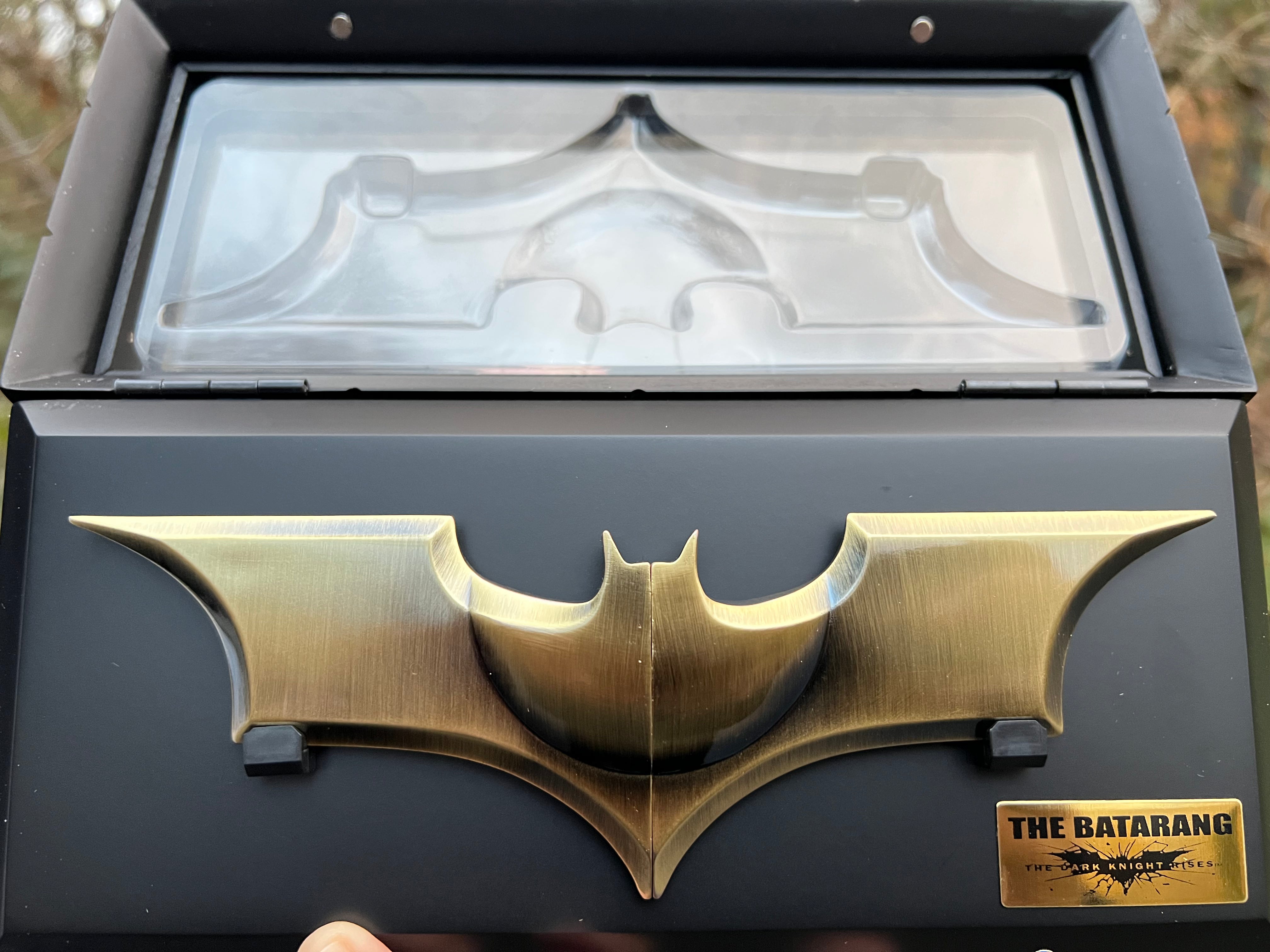 1zu1 Batarang with Wall Mount - Batman