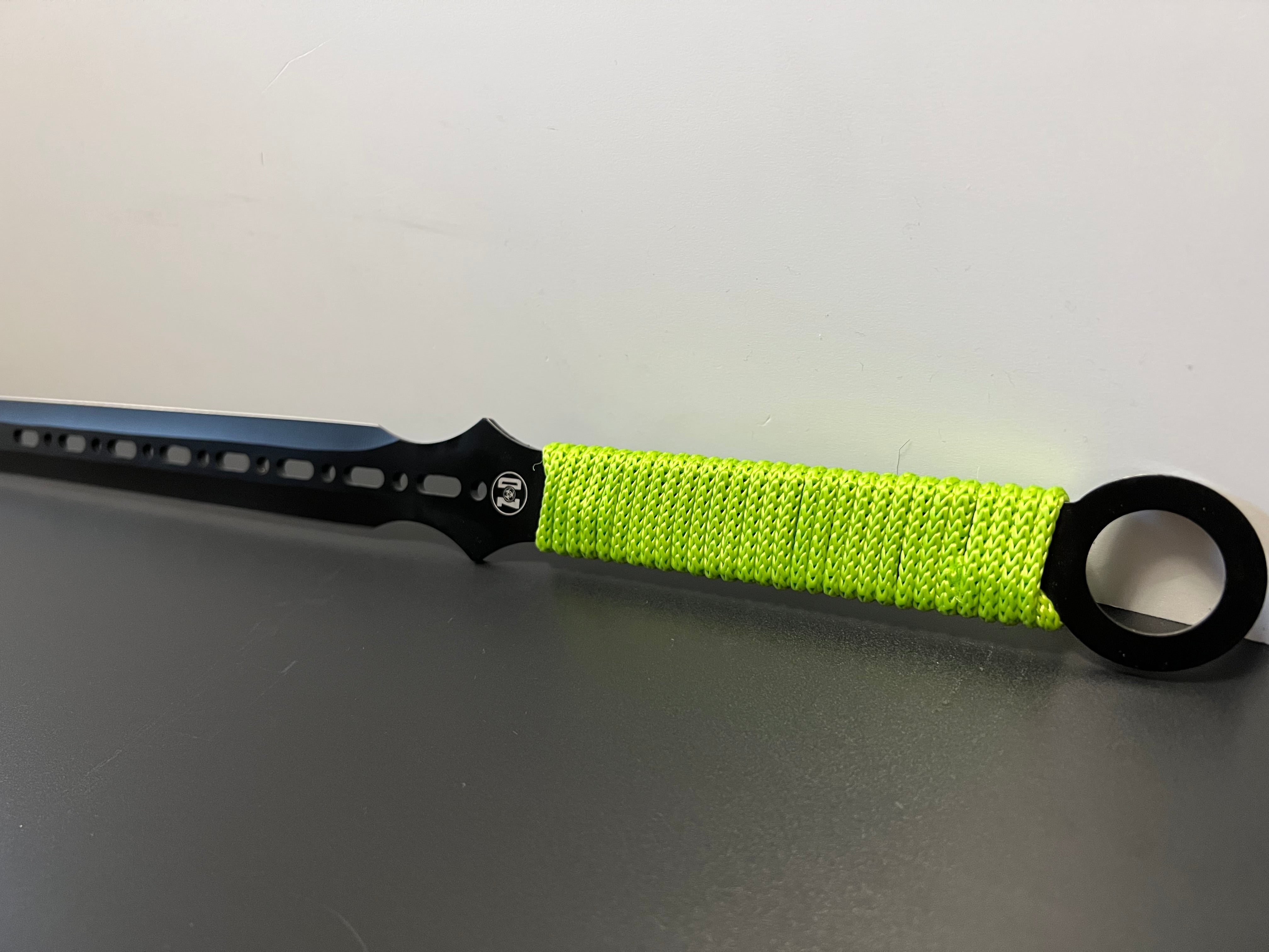 Zombie apocalypse sword with 2 throwing knives