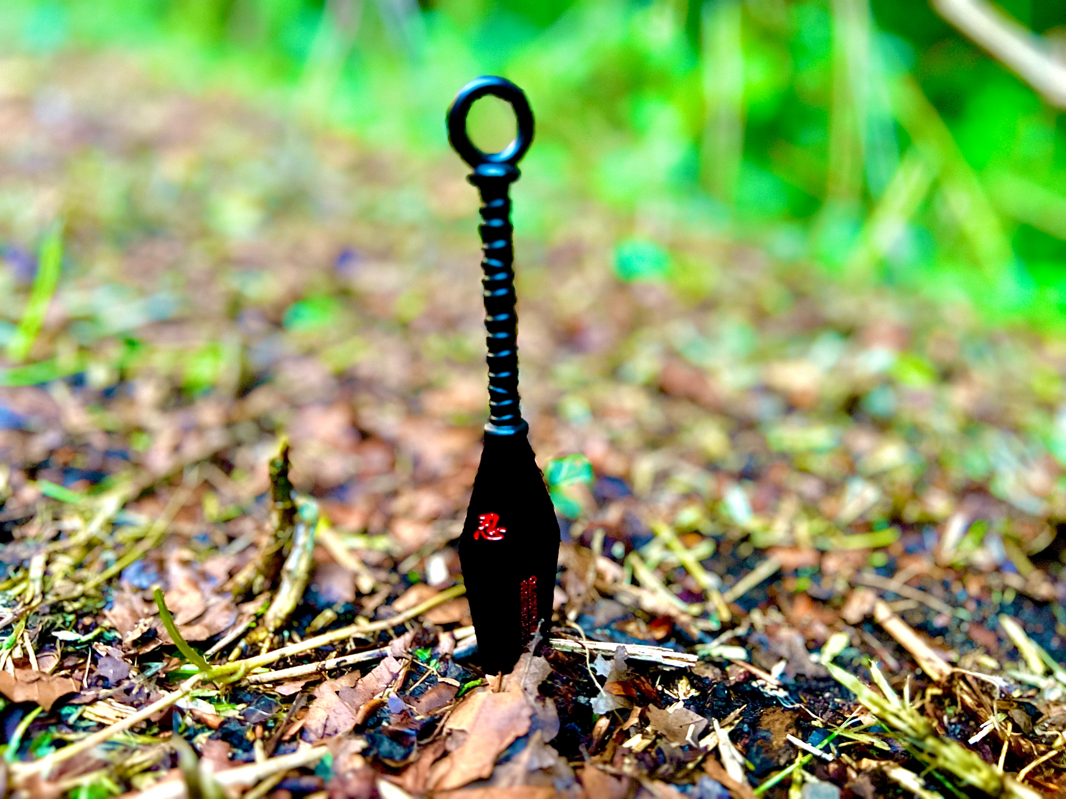 Kunai in Black - Naruto