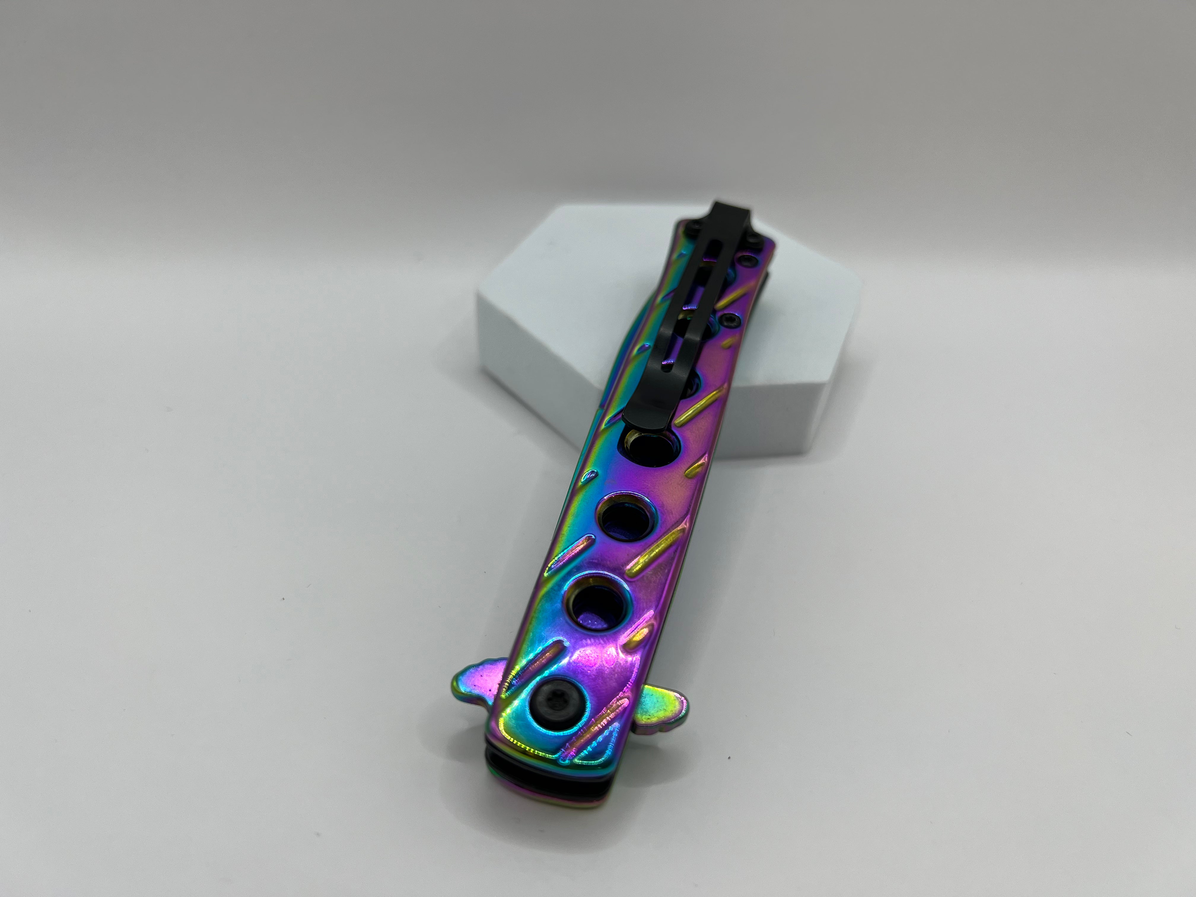 Stiletto Rainbow-A colorful pocket knife with a vivid appearance