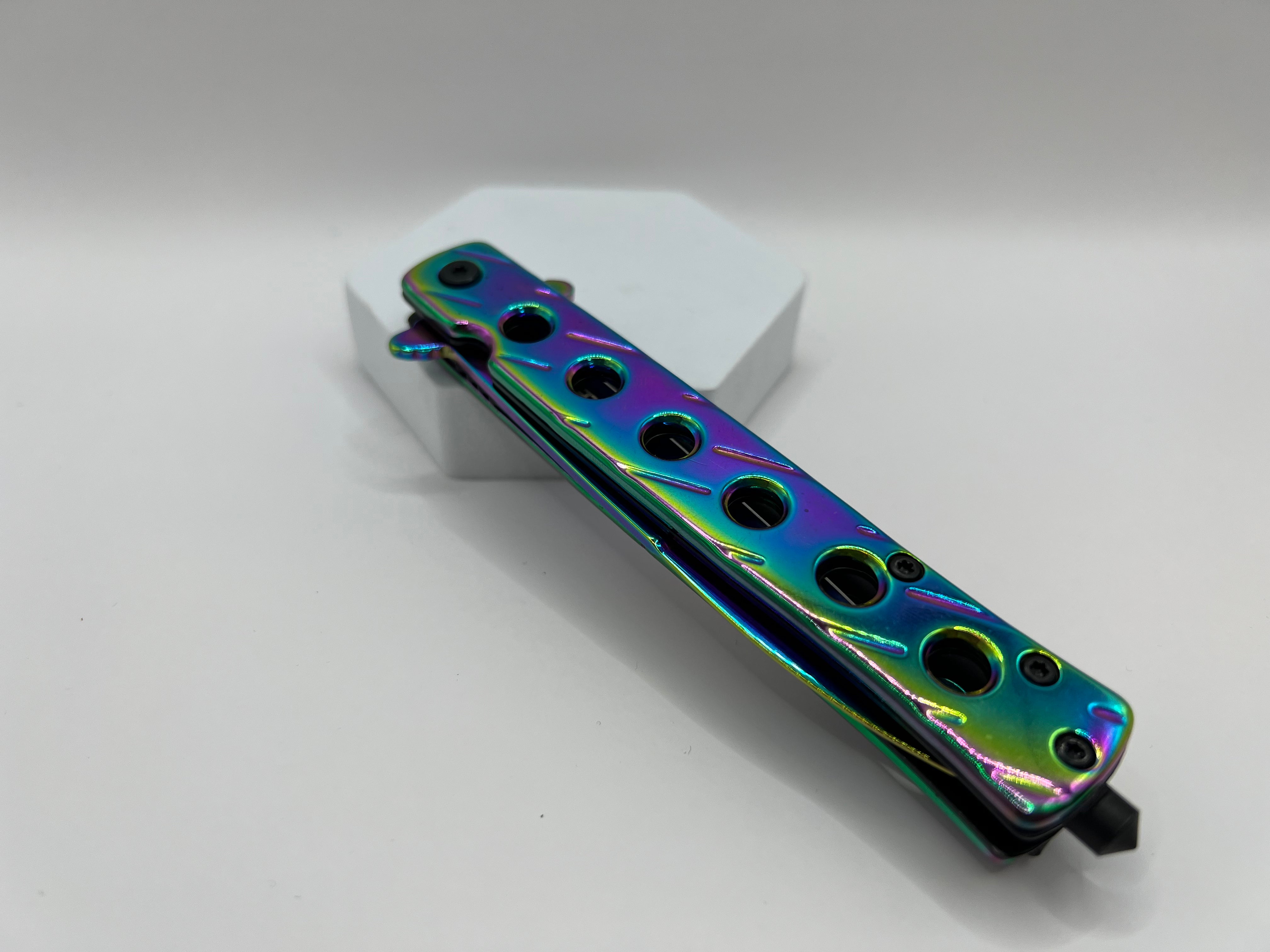 Stiletto Rainbow-A colorful pocket knife with a vivid appearance